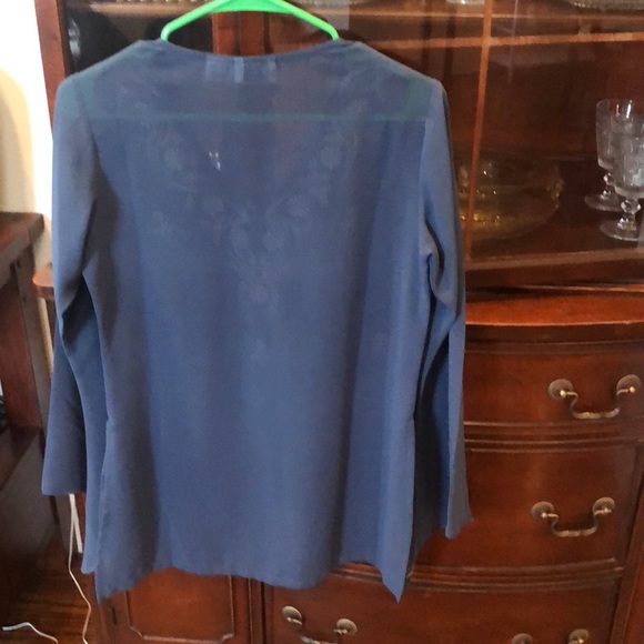 ✨3/$10✨ - Flare sleeve Embroidered tunic blouse - Picture 4 of 4